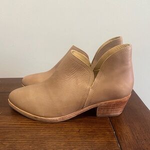 Nisolo Mia leather ankle‎ boot size 9.5 almond NEW